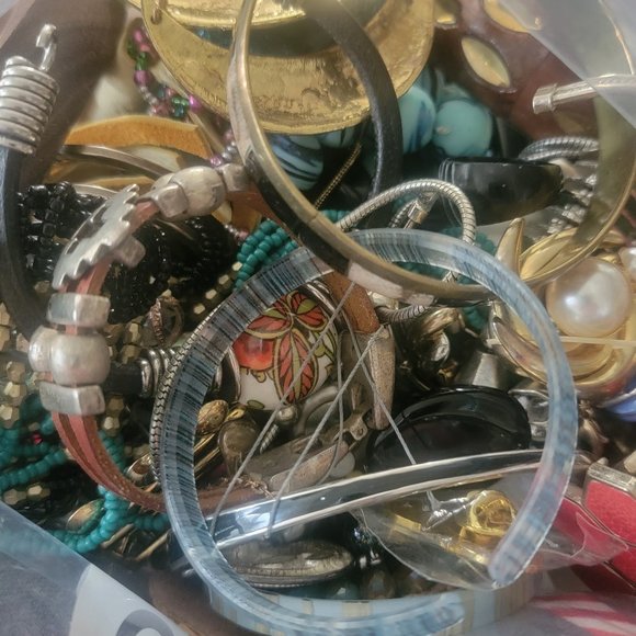 Grab BAG of assorted mismatch treasure hunt jewellery - Picture 1 of 3